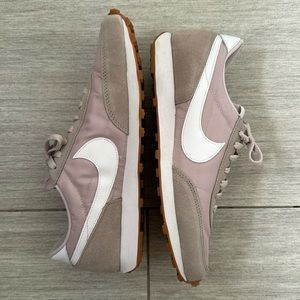 Nike women’s daybreak sneaker size 10.5